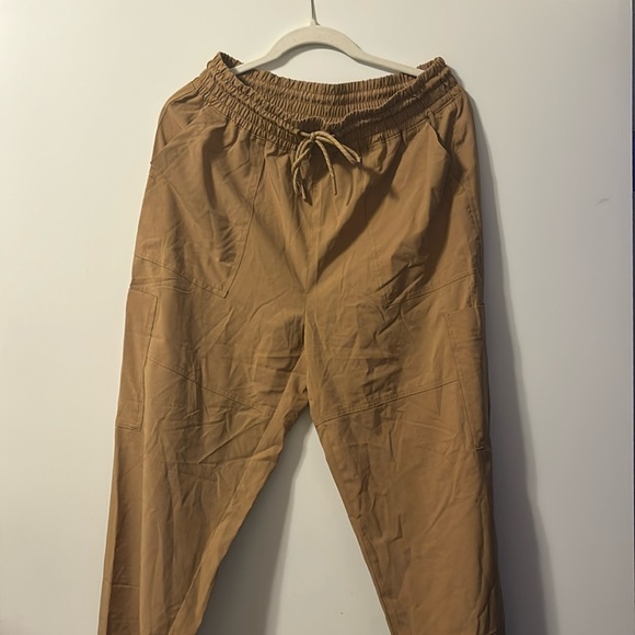 Old Navy Pants - OLD NAVY size M stretch tech-quick dry pants with elastic waistband!